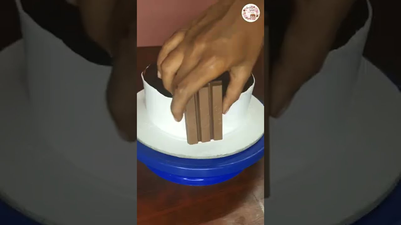 Making of KitKat cake😋💃✨ #Kitkatcake #Shorts #Snowkitchen #Chocotruffle