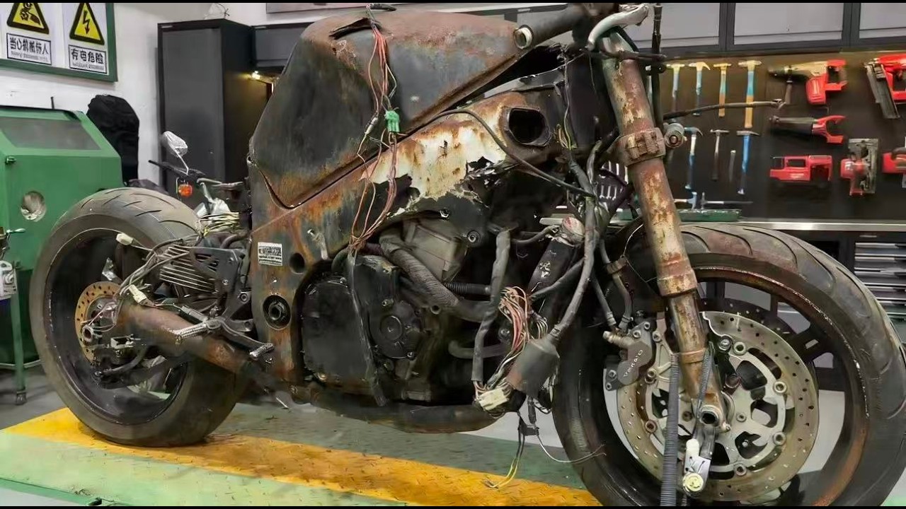 From $150 Scrapyard Find to Fully Restored Suzuki R750!