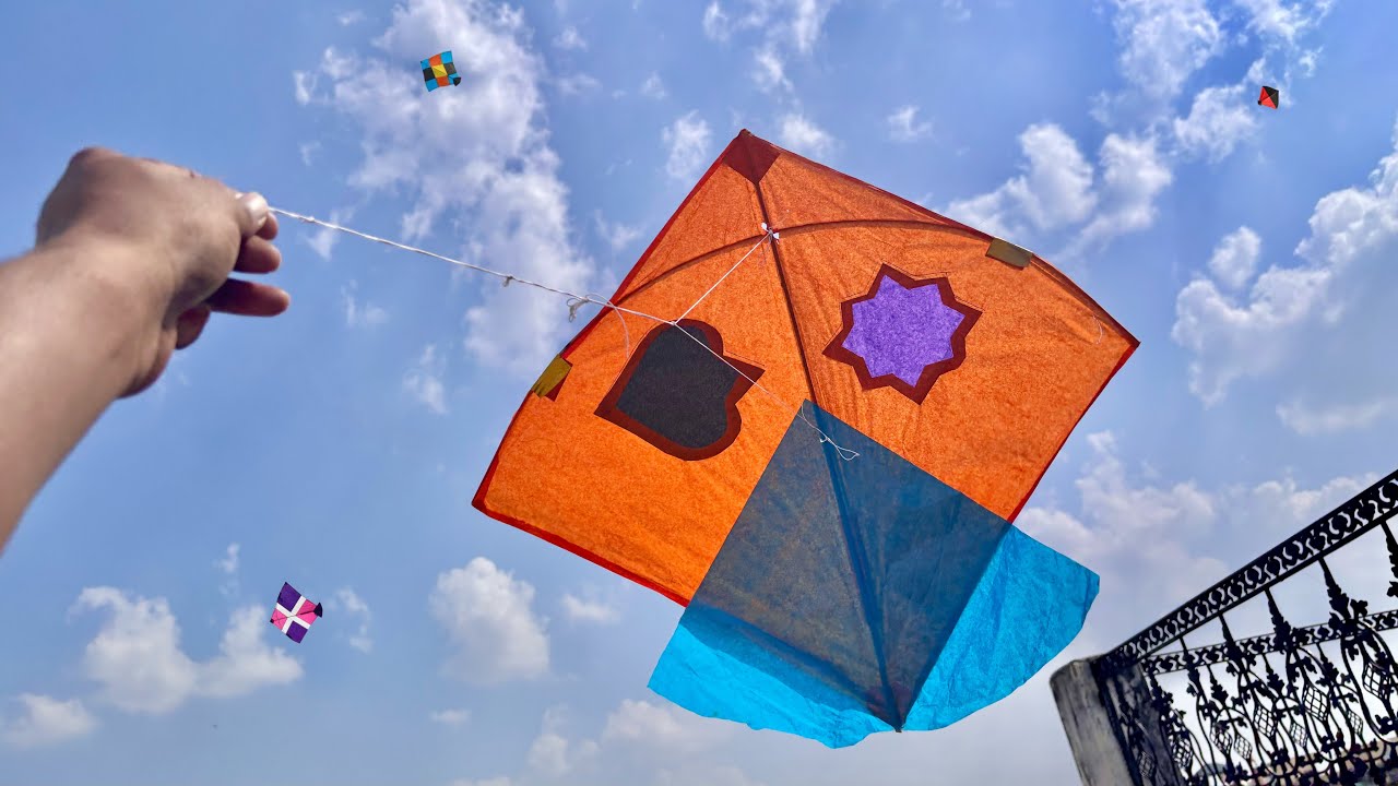 Must kite looting on rooftop 😱 | Kite catching new video | Patang Loot Li 🪁