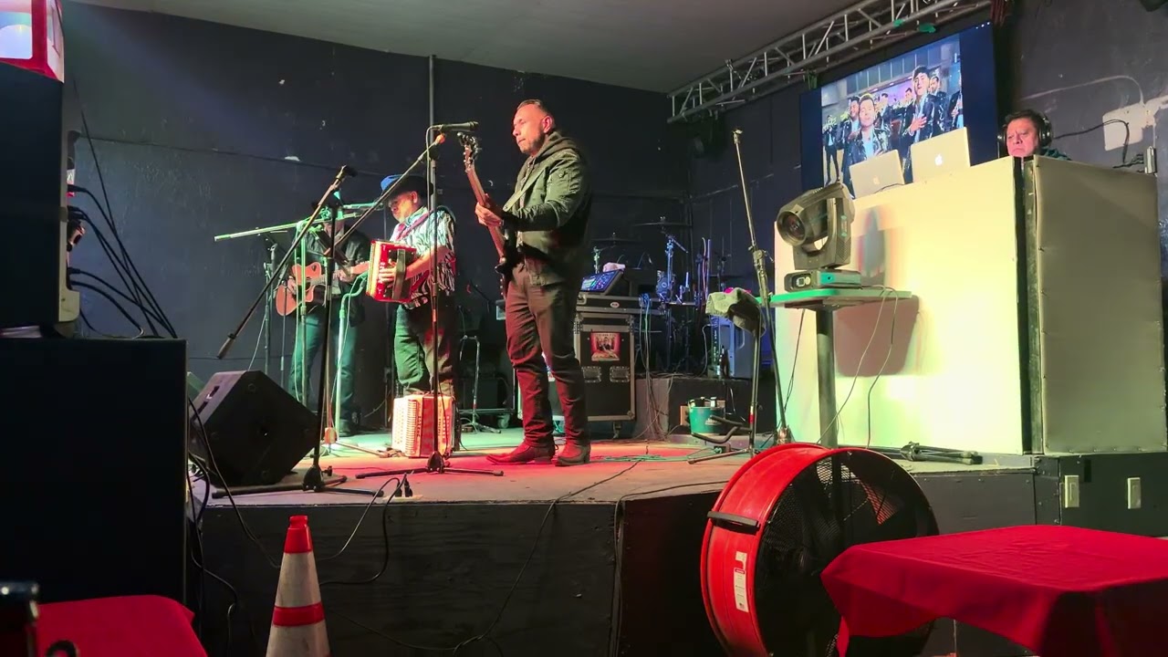 🎶 Los Pérez De La Sierra En Vivo | Noche De Banda En Fresno | DCMFVerses 