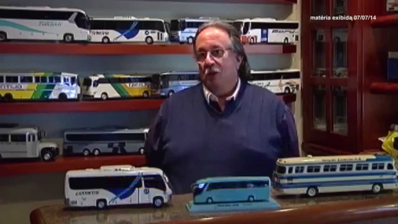COLECIONADOR DE MINIATURAS DE ÔNIBUS