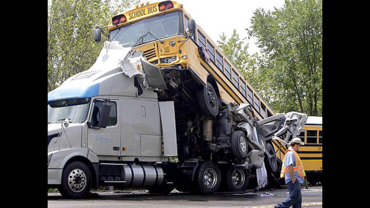 Crazy TRUCK CRASH - Amazing Trucks Accident - Best Trailer Crash Compilation 2016 #1