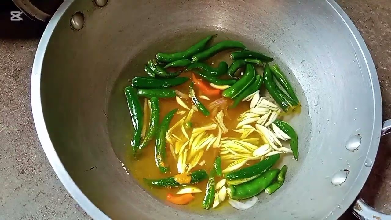 লাউ নিতে গিয়ে হাতে ব্যাথা 