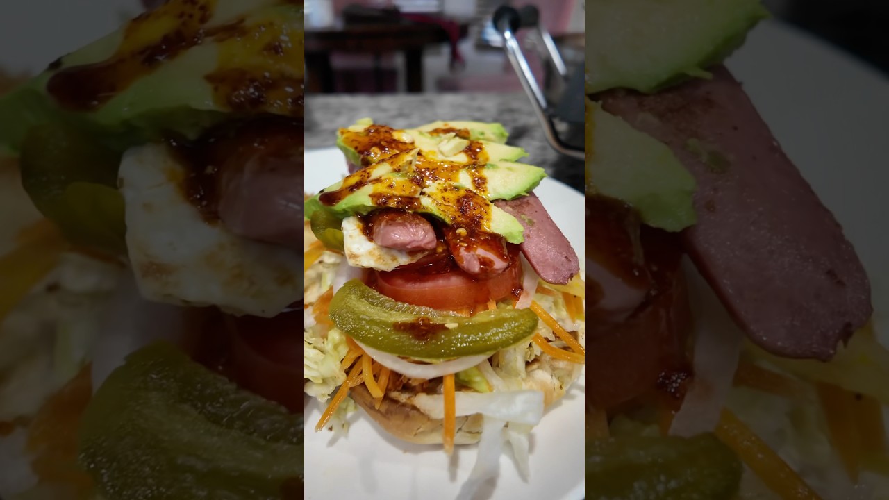 Tortas de Pollo Adobera y Salchicha 