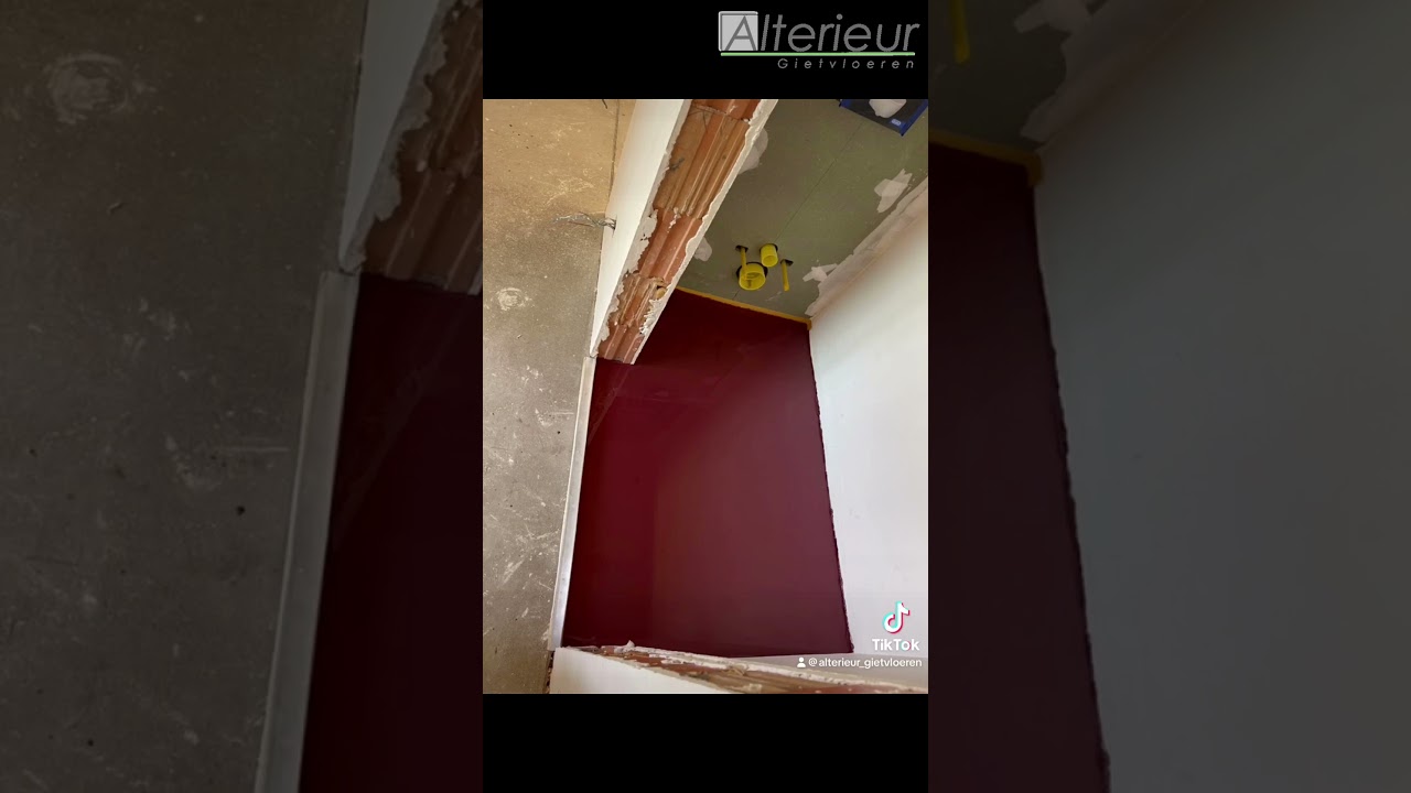 Rode Gietvloer in Badkamer & Toilet