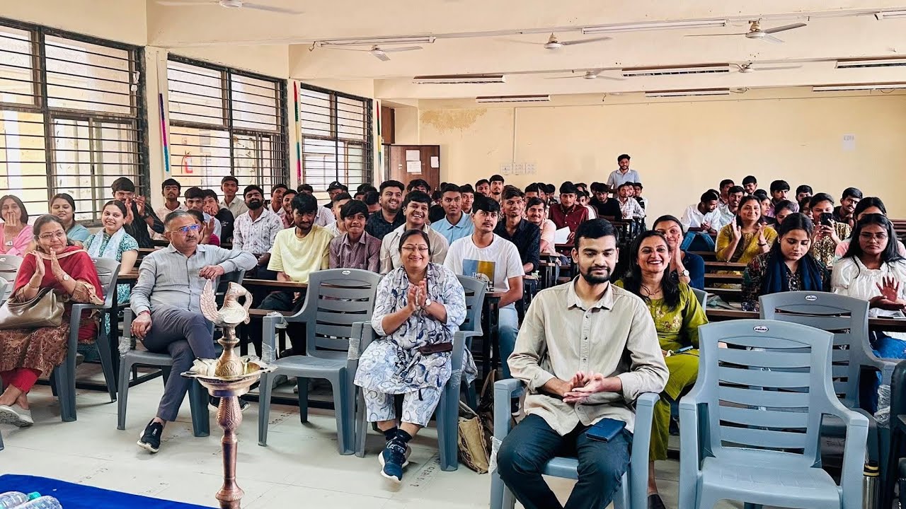Government arts college, Gandhinagar - કવિ સંમેલન શબ્દ: વર્ષા પ્રજાપતિ 