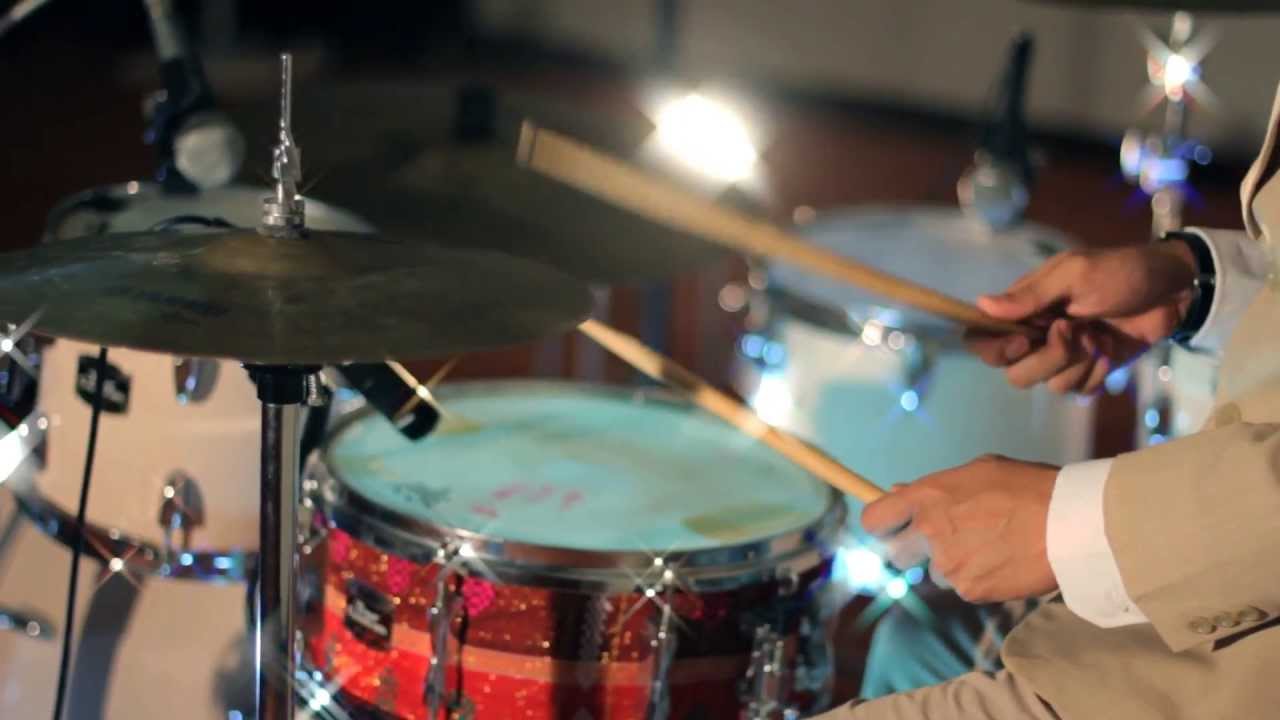 Lola Bangs The Drums - Logika (Vina Panduwinata Cover)
