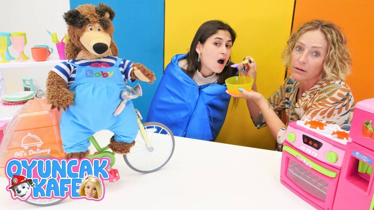 Oyuncak Kafe. Ayşe hastalanınca Nicole ona tavuklu çorba yapıyor. Çocuk videoları