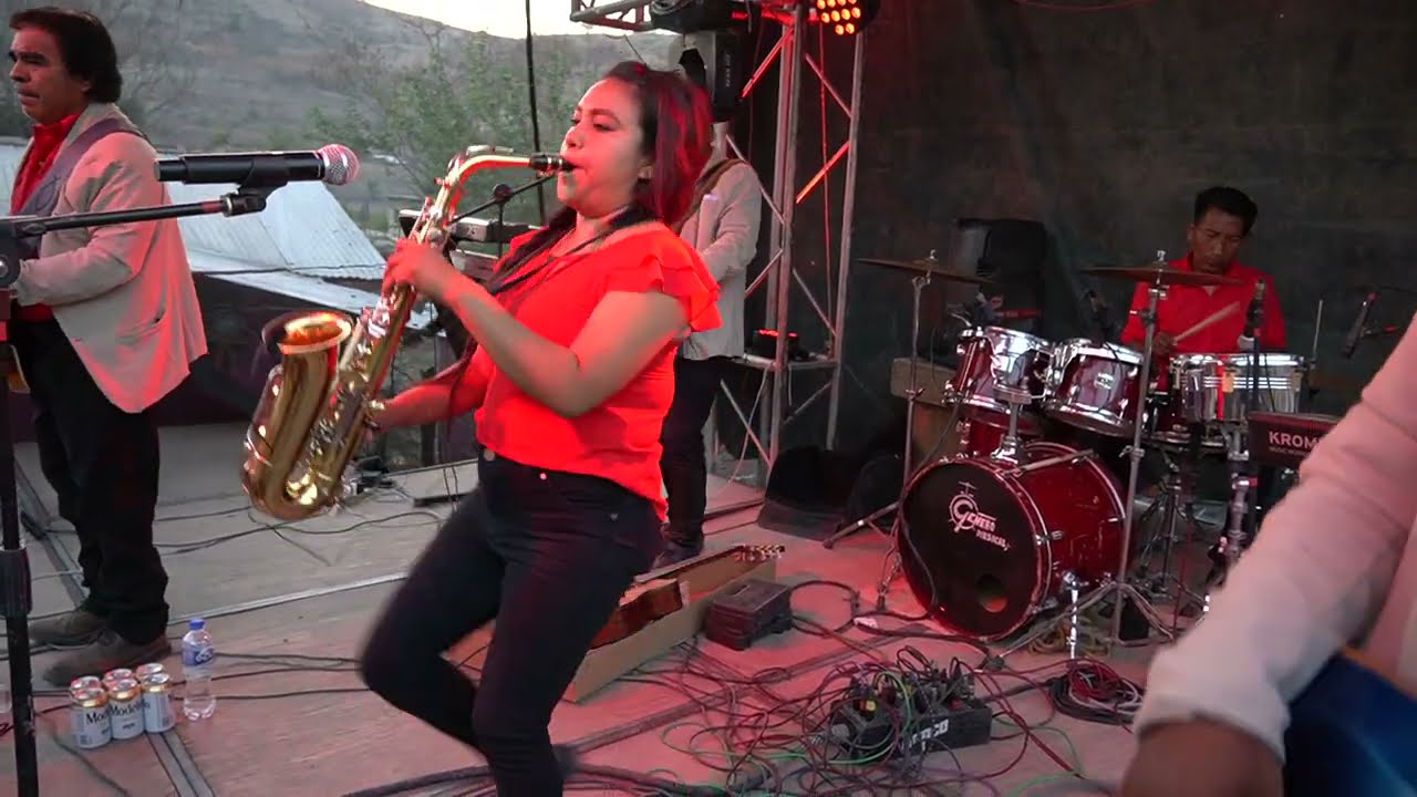 Que Alegre es esta muchacha de Tlapa guerrero