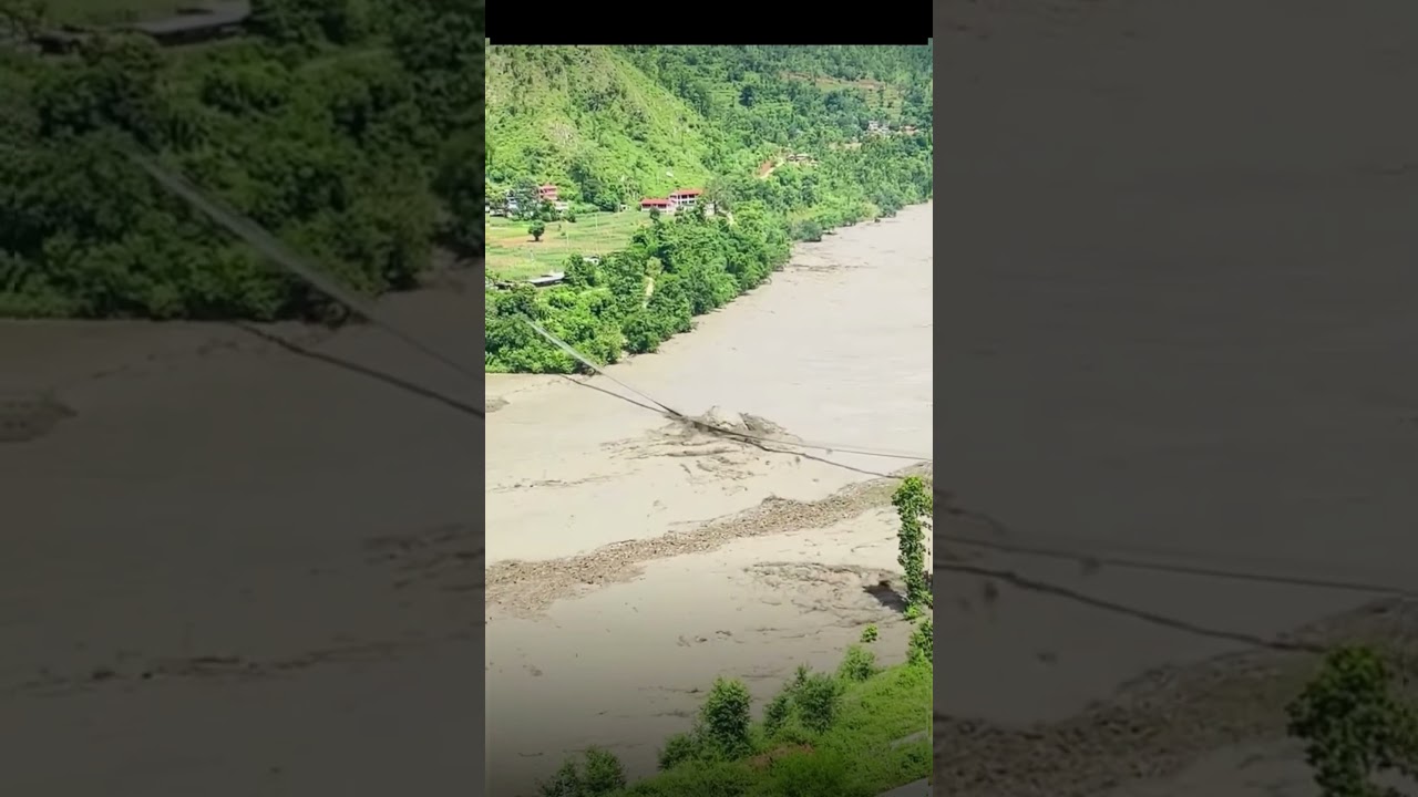 भोटे कोशी बाडी आउँदा बेत्रावतिको ढुङ्गा बगाएर महादेव फाट लेराएको छ,,