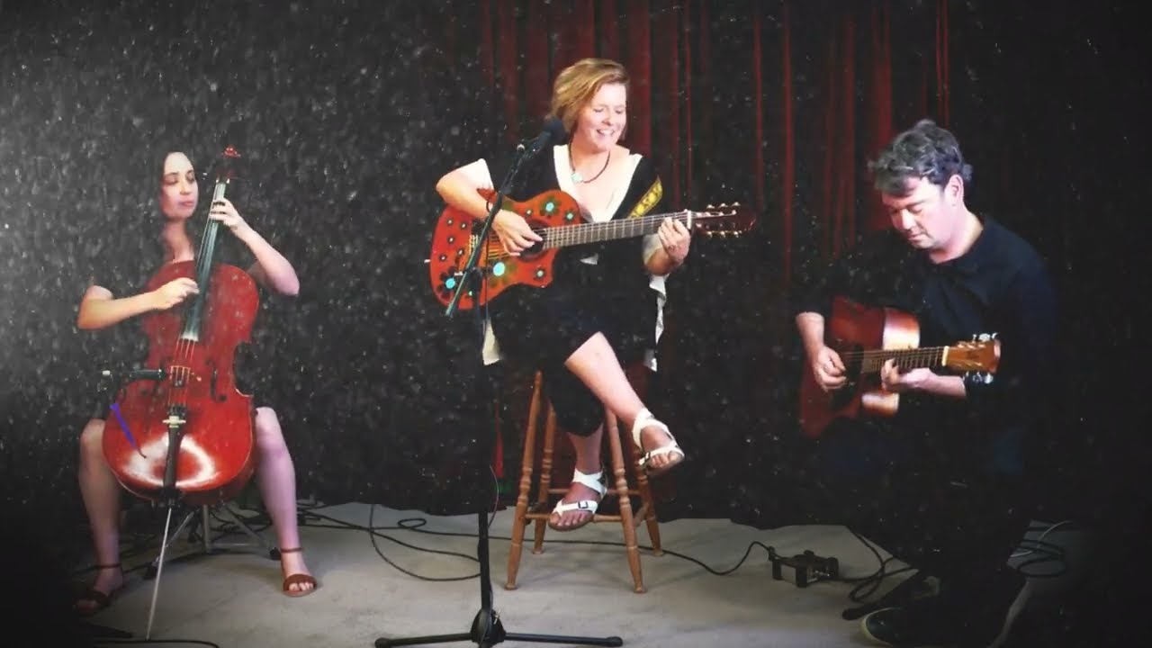 Feeling Groovy (Simon and Garfunkel cover) Sally Cooper, Kate Robinson and Dave McGuire