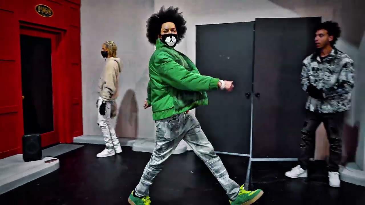 DONT B DUMB (Official Dance Video)