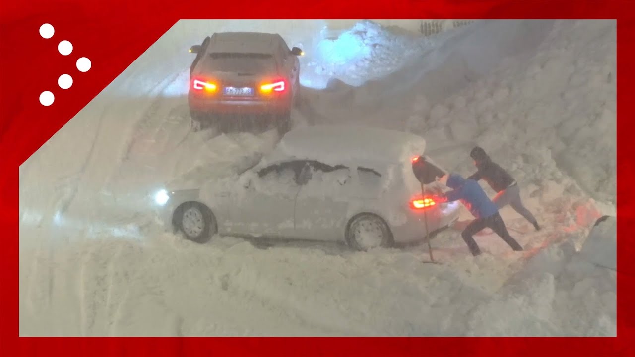 Nevicata molto abbondante a Madonna di Campiglio, auto bloccate nella neve