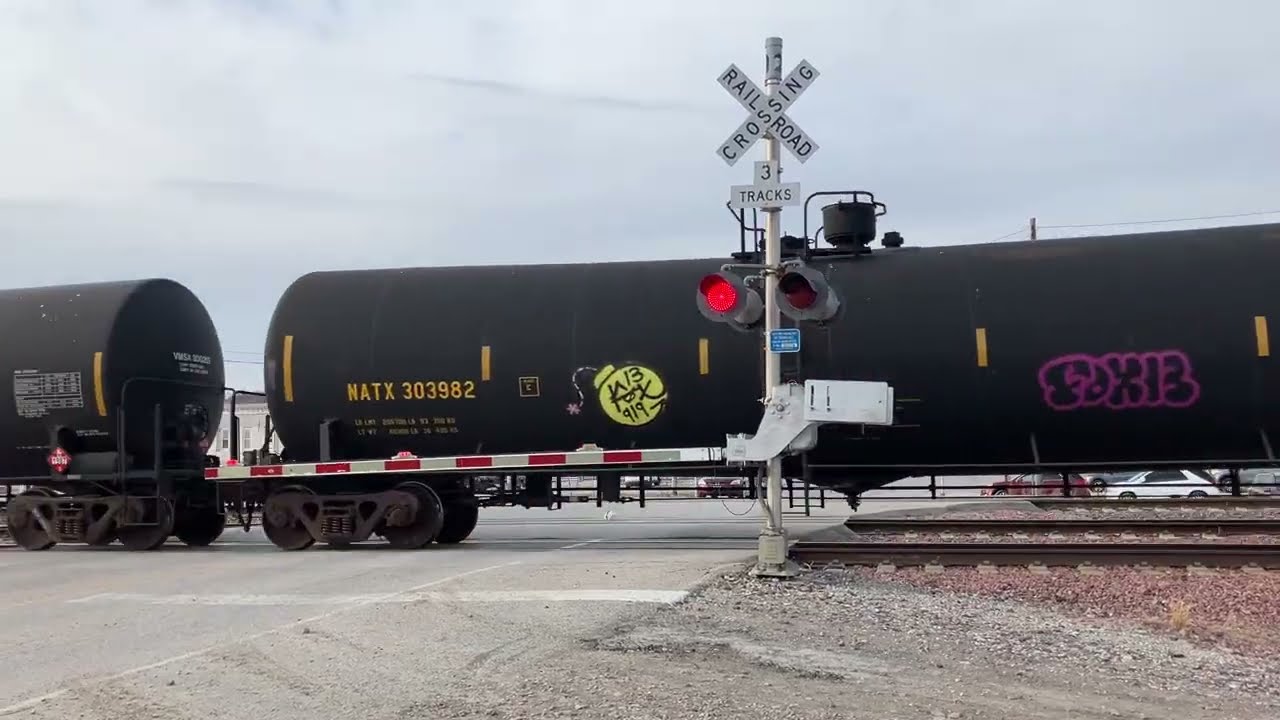 UP 7000 Oil Tanker Train East, S. 6th St. Railroad Crossing, Missouri Valley IA
