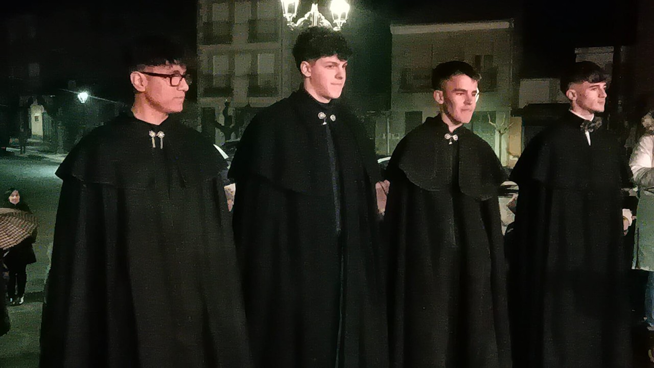 Los Quintos del 2026 cantan a la Virgen de La Piedad y a los mayordomos