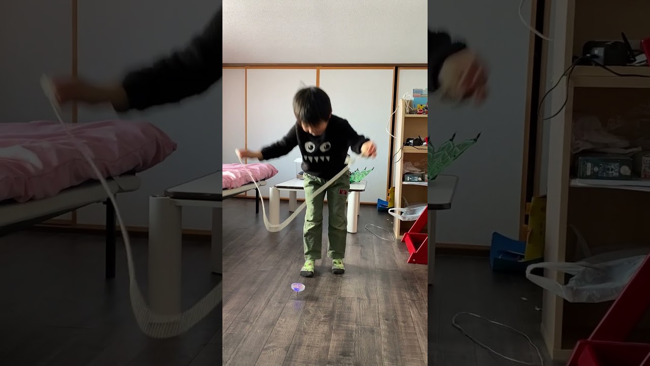 【昔の遊び】コマ回し！5才年長さんの技！線香花火！？ #Shorts  #コマ  #年長さん #5才  #昔の遊び   #日本の遊び   #コマ回し技