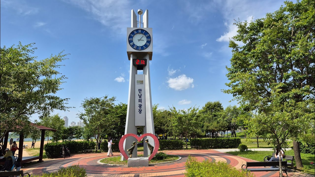 Jamsil Hangang Park to Jamsilsaenae Walk