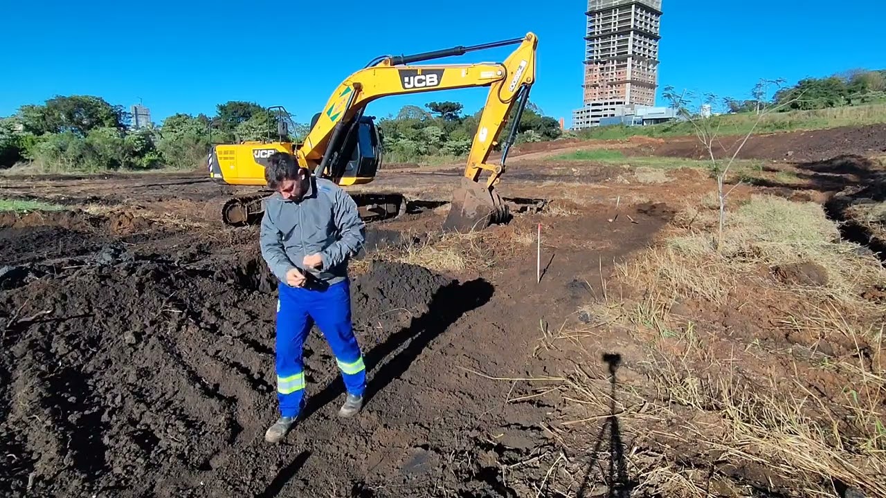 dica de como iniciar o corte de rampa#escavadeira #construction #excavator #truck
