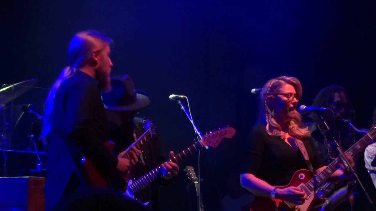 Can't Find My Way Home into Had To Cry - Tedeschi Trucks Band with Jimmy Vivino 10/10/2017
