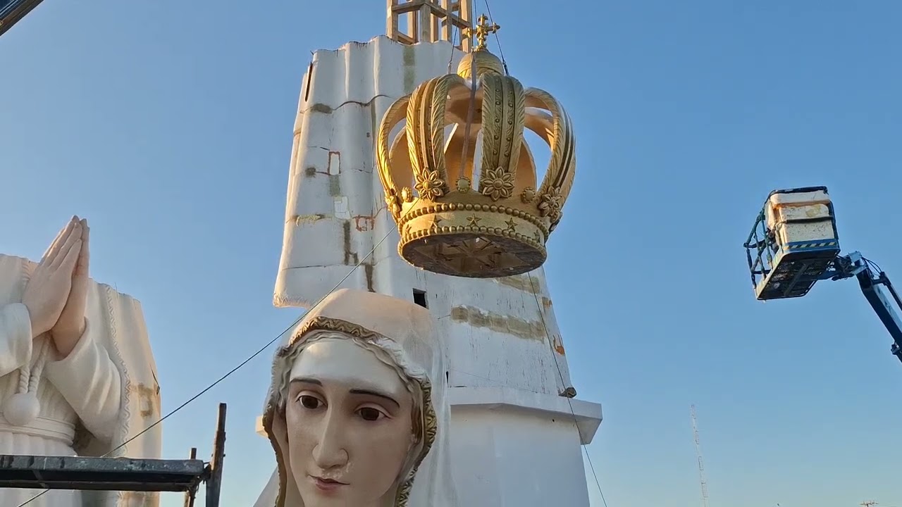 COROAÇÃO DE NOSSA SENHORA DE FÁTIMA NESSE 1° MAIO DE 2025.