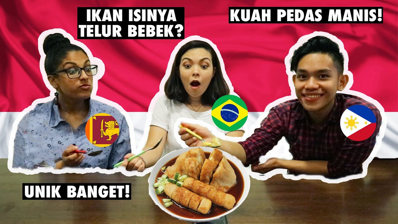 TRYING INDONESIAN FISHCAKE! 🤯 FOREIGN STUDENTS TRY INDONESIAN FOOD