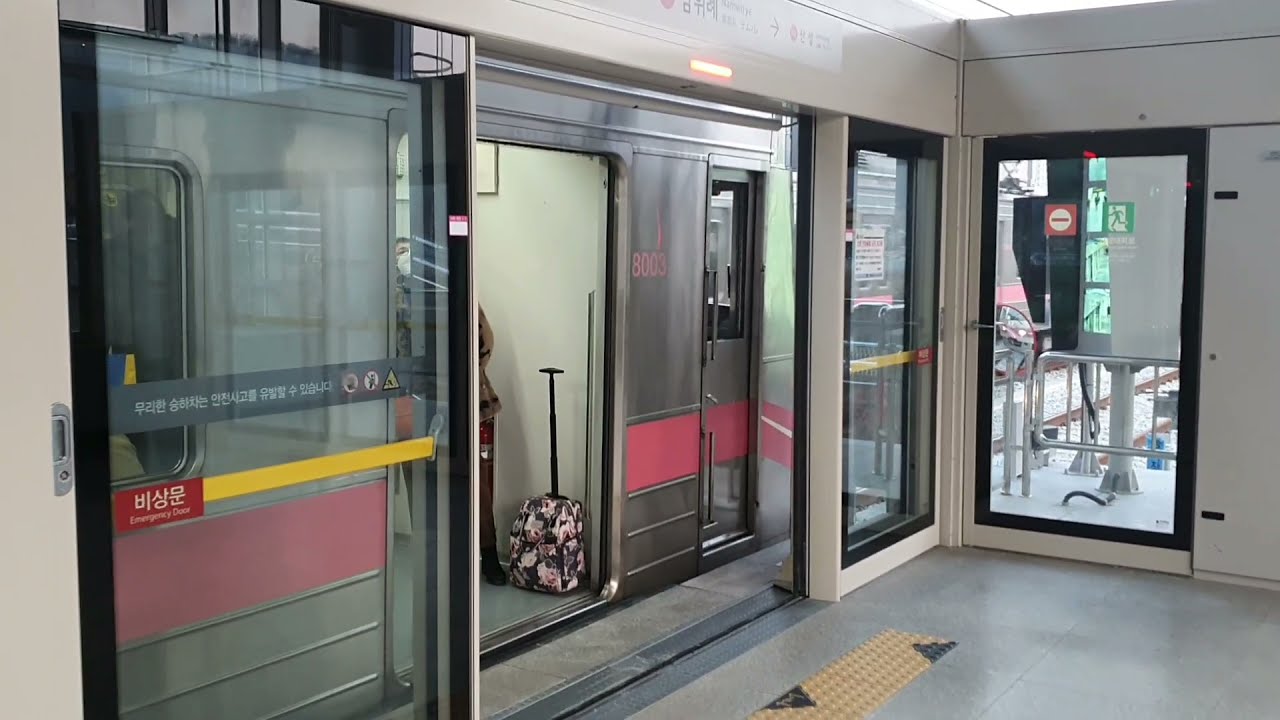 서울지하철 8호선 남위례역의 전동차/Seoul Line8 namwirye stn.