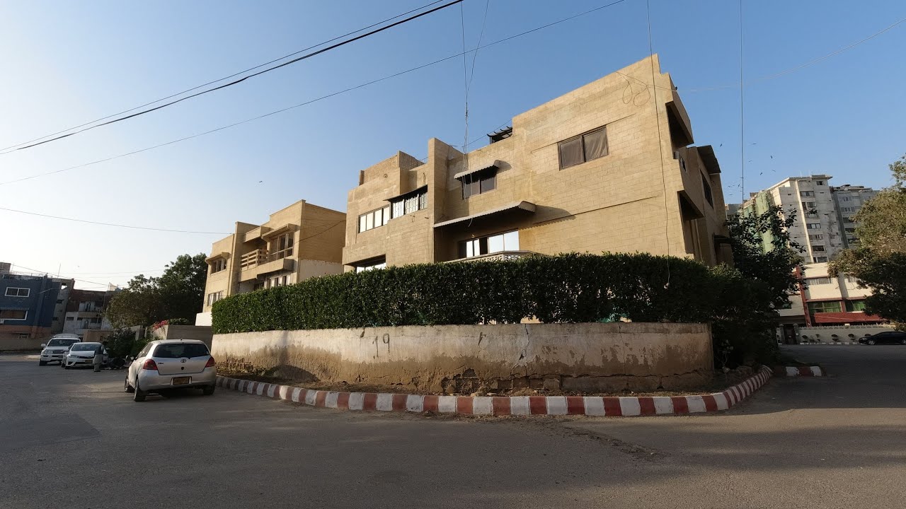 300 SQYD FLAT FOR SALE IN SEA VIEW APARTMENTS KARACHI