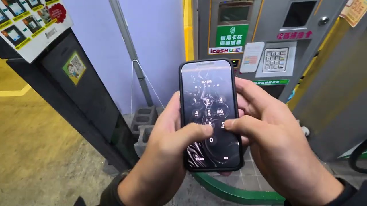 油箱快被榨乾了 路過加油站加個油