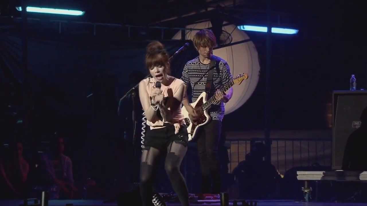 Carly Rae Jepsen - Hurt So Good (Live) Singapore Social