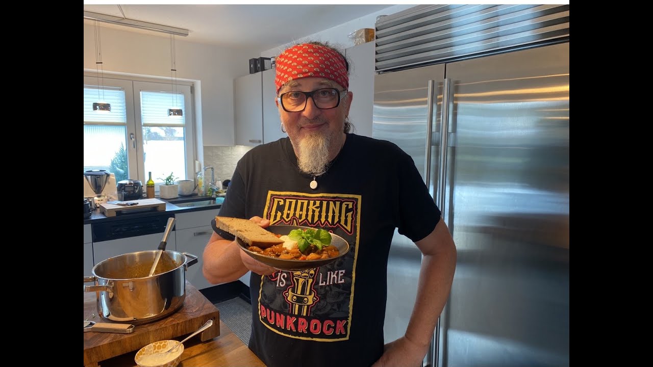 Hähnchen - Gulasch mit Paprika & Kartoffel - Stefan Marquard @ Home 