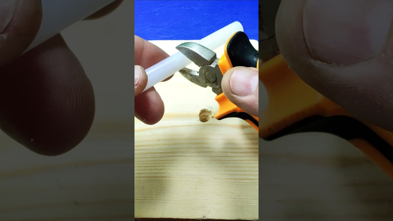 How to easily install a screw in a loose wood hole? #CarpentryTricks #DIY