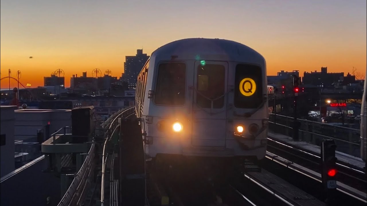 BMT Brighton Line: (B) and (Q) Trains @ West 8th Street (R46, R68, R68A, R160B)