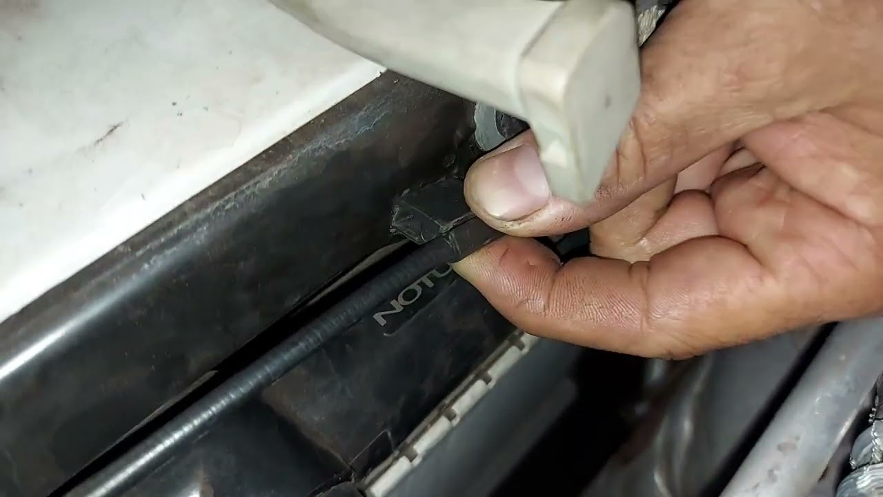 Como abrir o capo do Peugeot  207