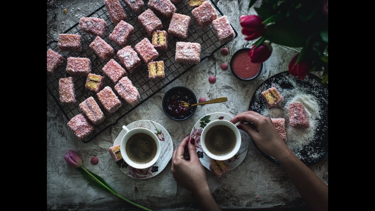 Čupavci – najbolj puhast in sočen recept za biskvitne kocke s kokosom