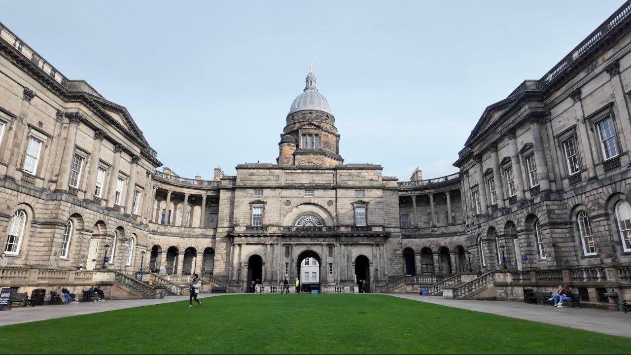 Edinburgh’s University District: A Walk Through History and Atmosphere