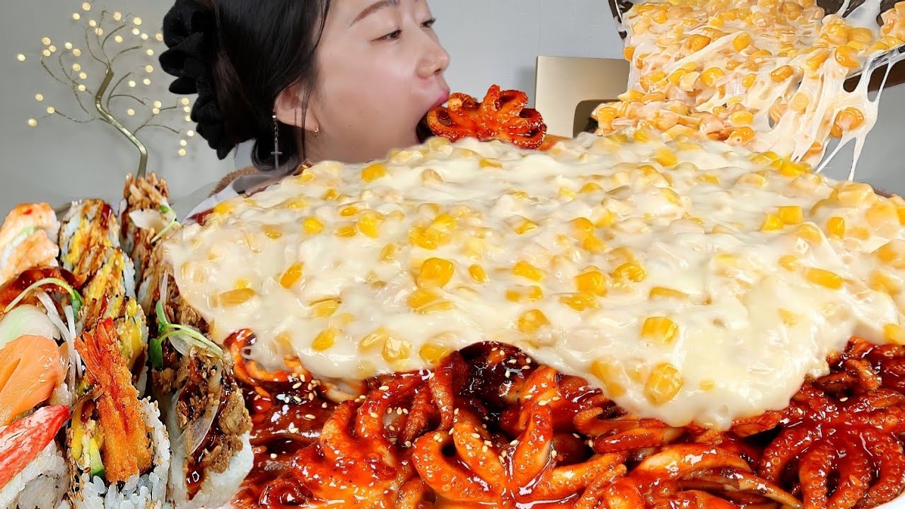 ASMR 직접만든 매운 쭈꾸미볶음에 콘치즈 왕창 올려서 롤 리얼먹방 :) Spicy webfoot octopus , Corn cheese , roll MUKBANG