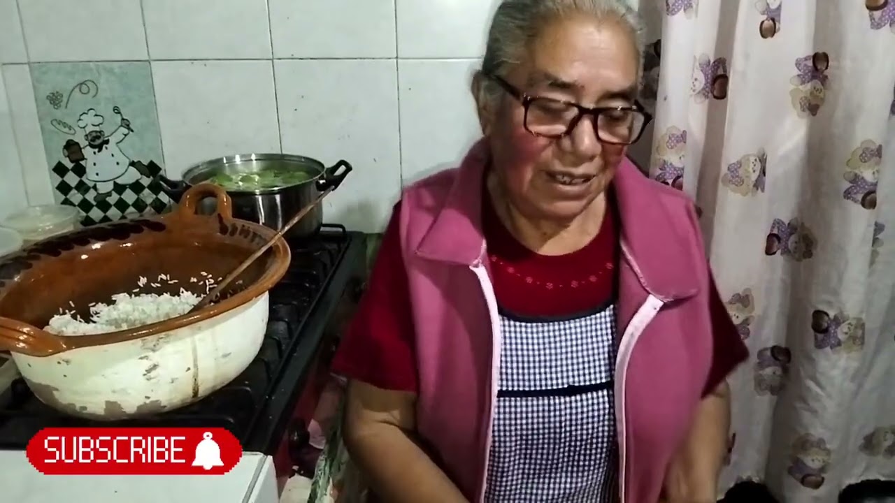 CHILES DE CERA  RELLENOS  CON PURE DE TOMATE Y ARROZ ROJO ^_^ 