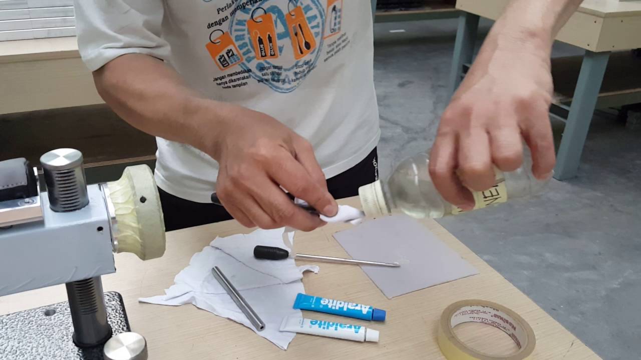 To glue the center shaft