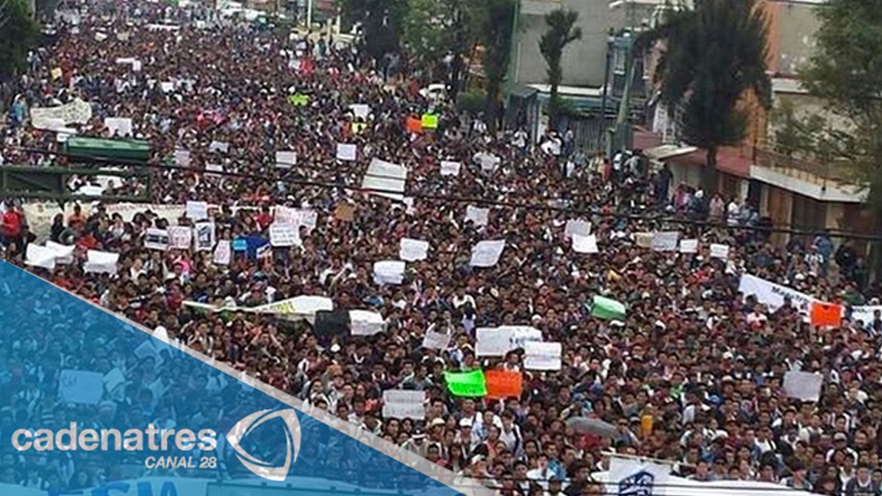 Estudiantes del IPN bloquean Avenida Constituyentes
