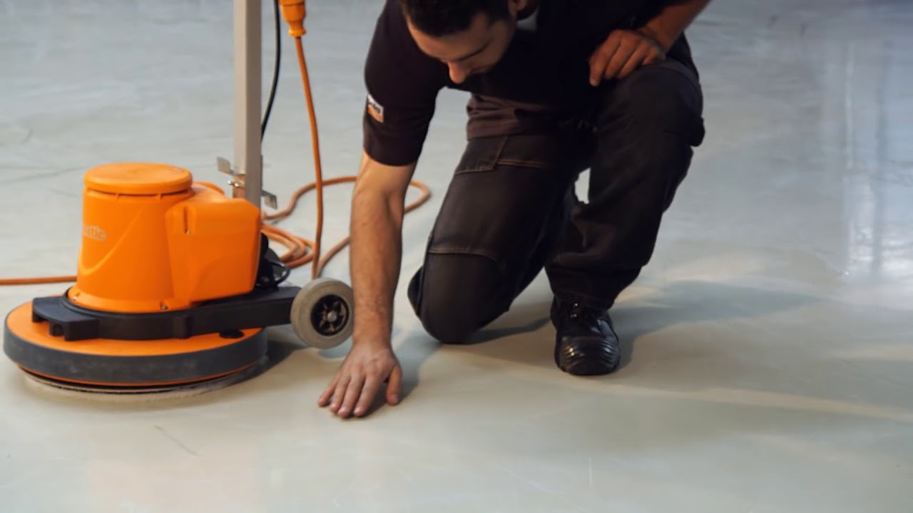 Hoe werkt een boen- / schrobmachine?