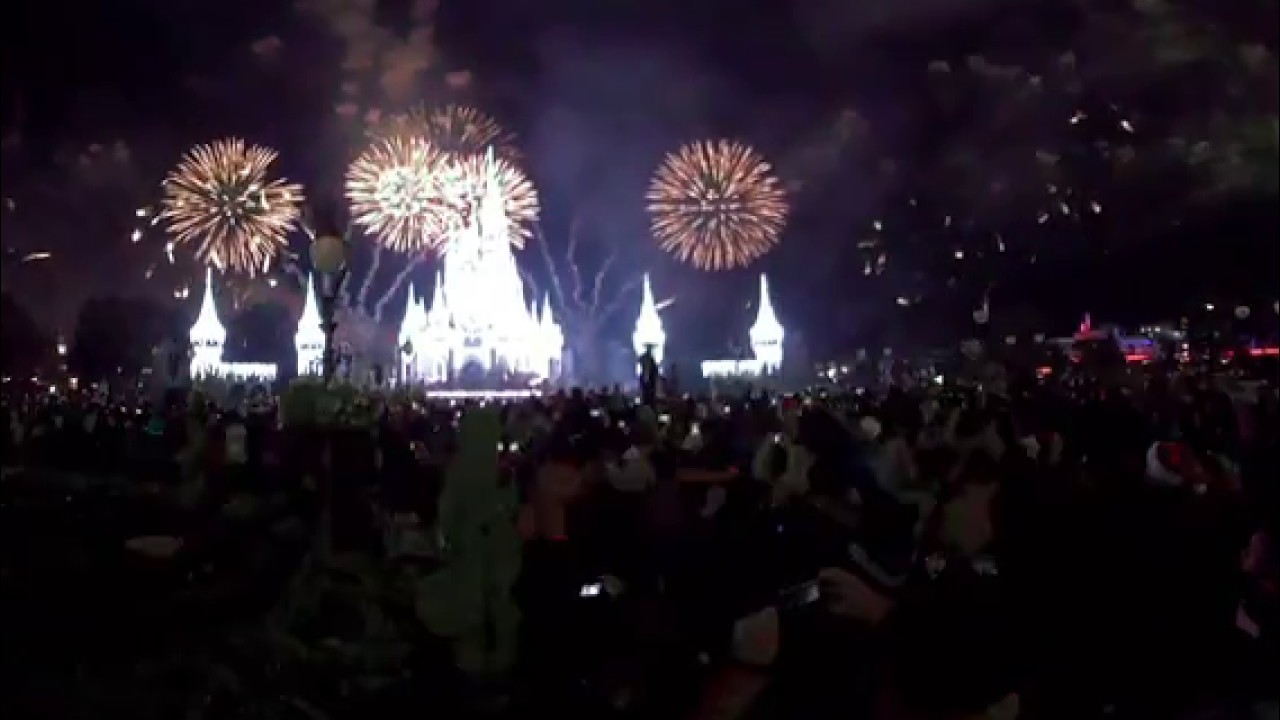 Fantasy in the Sky at Magic Kingdom in 360 VR 4K.   (12-30-2016)