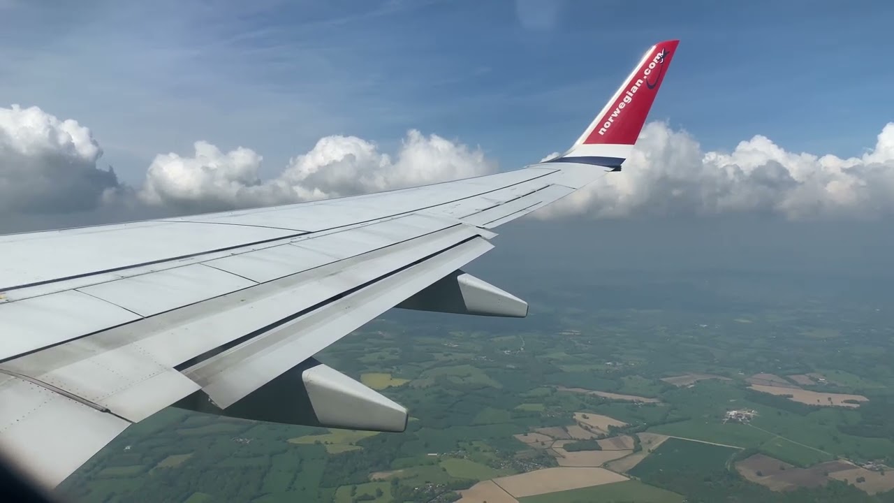 Norwegian 737-800 flight from Copenhagen to London Gatwick Airport