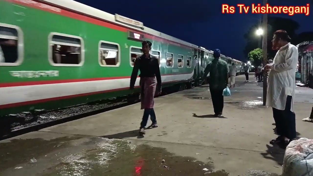 সিলেট থেকে ছেড়ে আসা উপবন এক্সপ্রেস ট্রেন ভৈরব বাজার ছেড়ে গেল, ভোর 05,15 মিঃ।