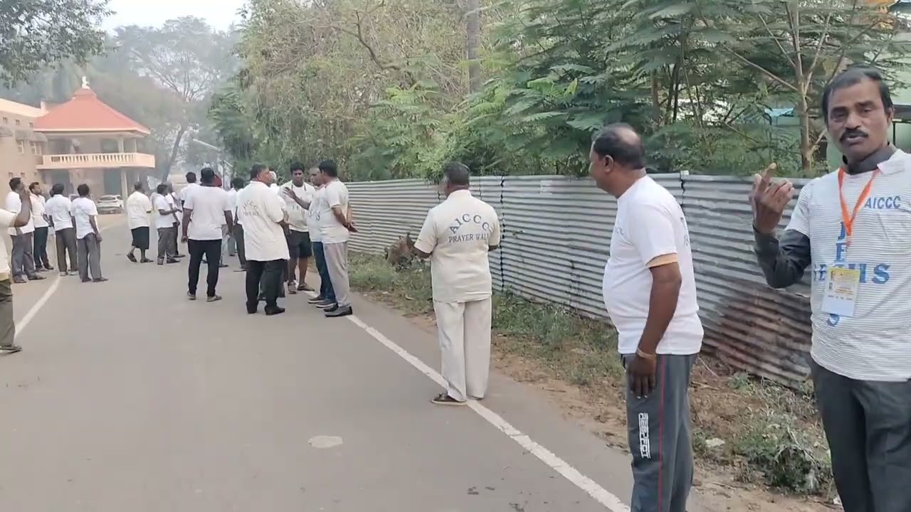 நாமும் ஒளியிலே நடந்தால் ஒருவரோடருவர் ஐக்கியப்பட்டிருப்போம்.