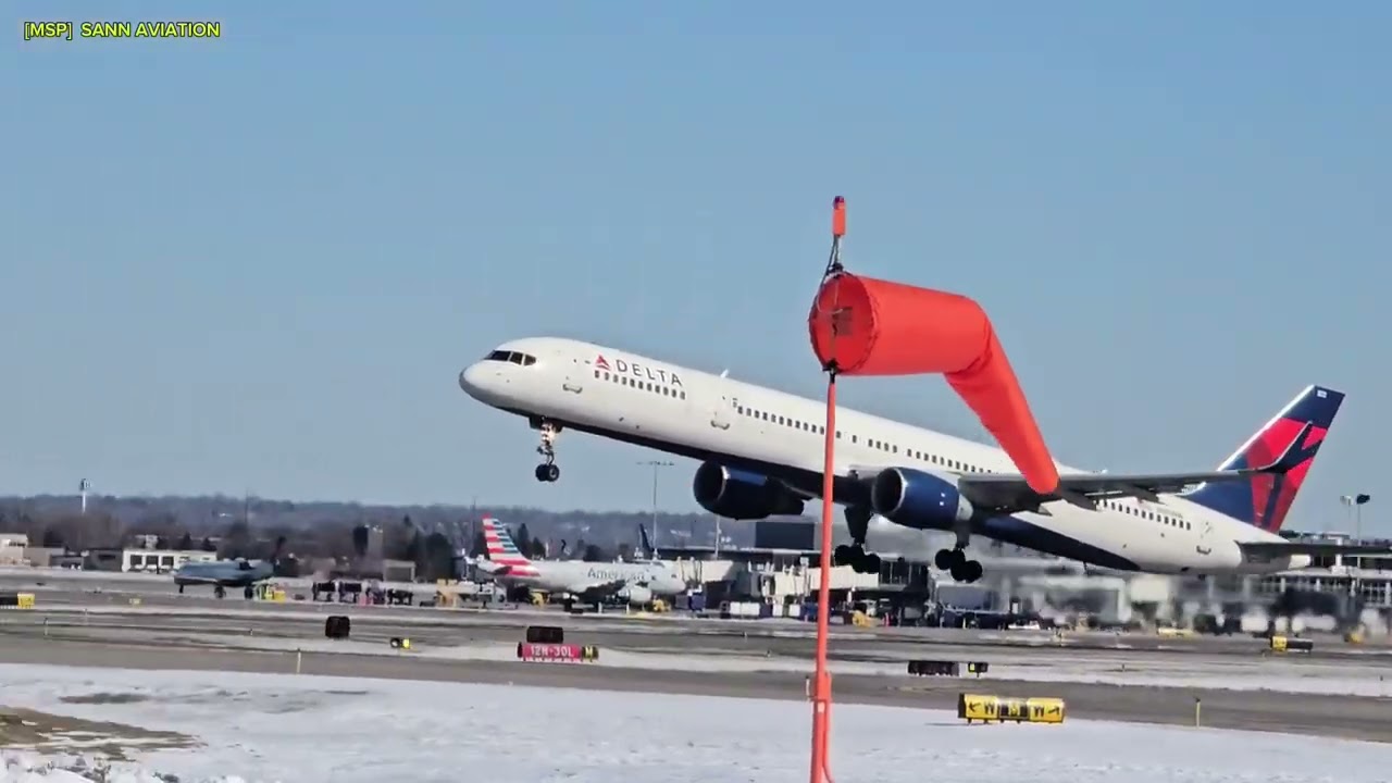 Planes Spotting  All Take Off Airlines In MSP 