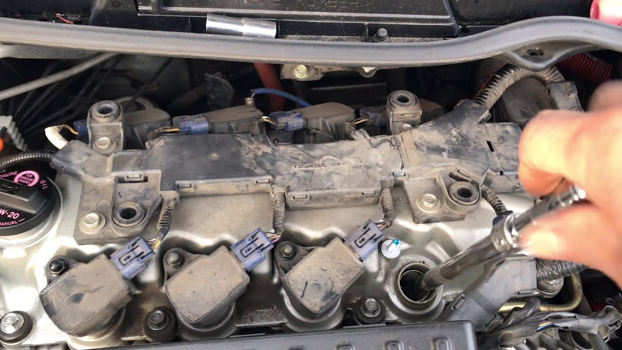 Como cambiar bujías , de una Honda Civic hybrid 2006 . Paso a paso .