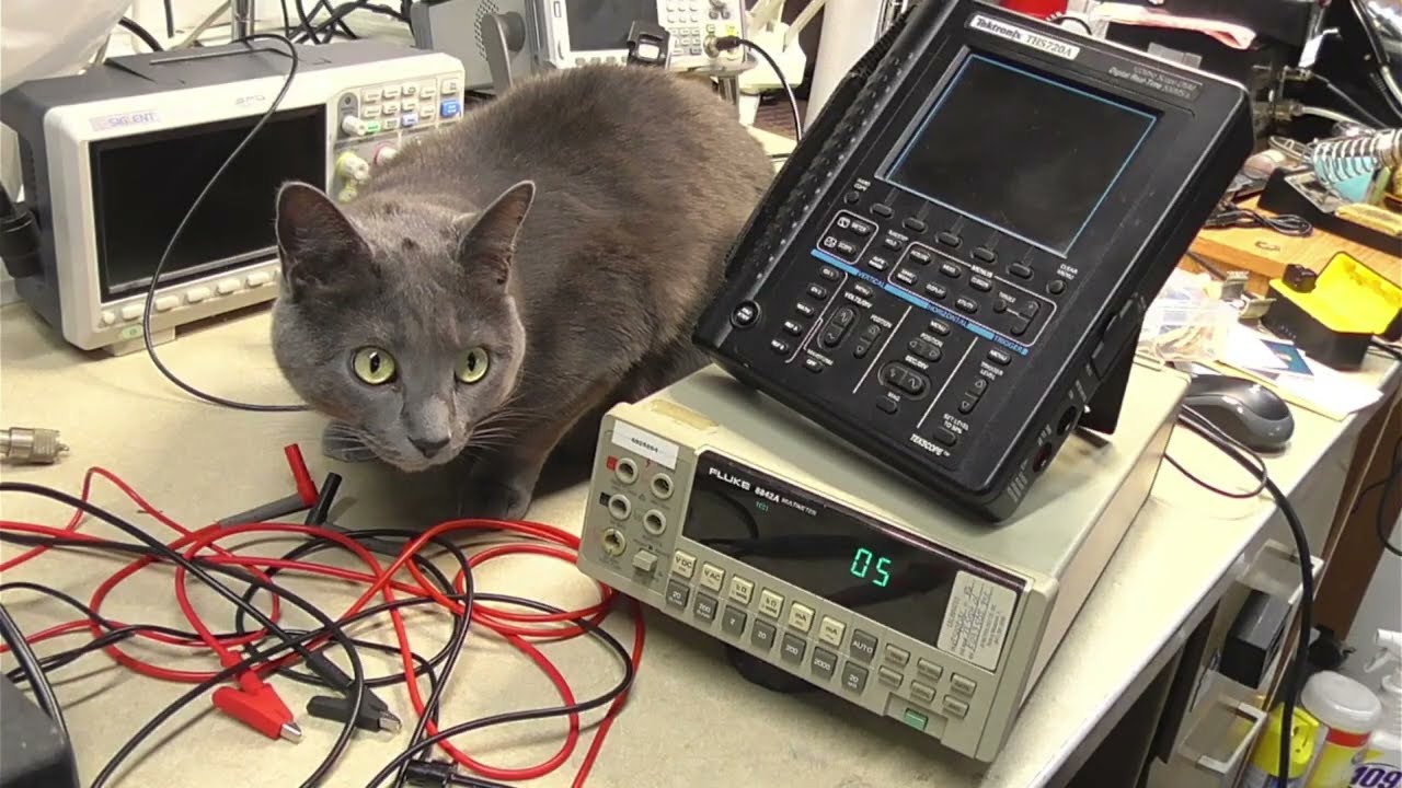 Цифровой мультиметр Fluke 8842A и счетчик HP 5385A
