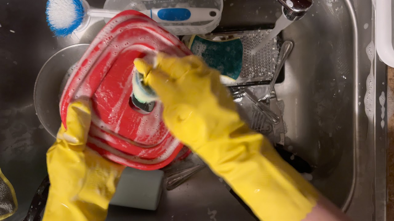 ASMR WASHING DISHES WITH SOME SPONGE PLAY. CLEANING THERAPY FABULOSO AND AWESOME SUDS.