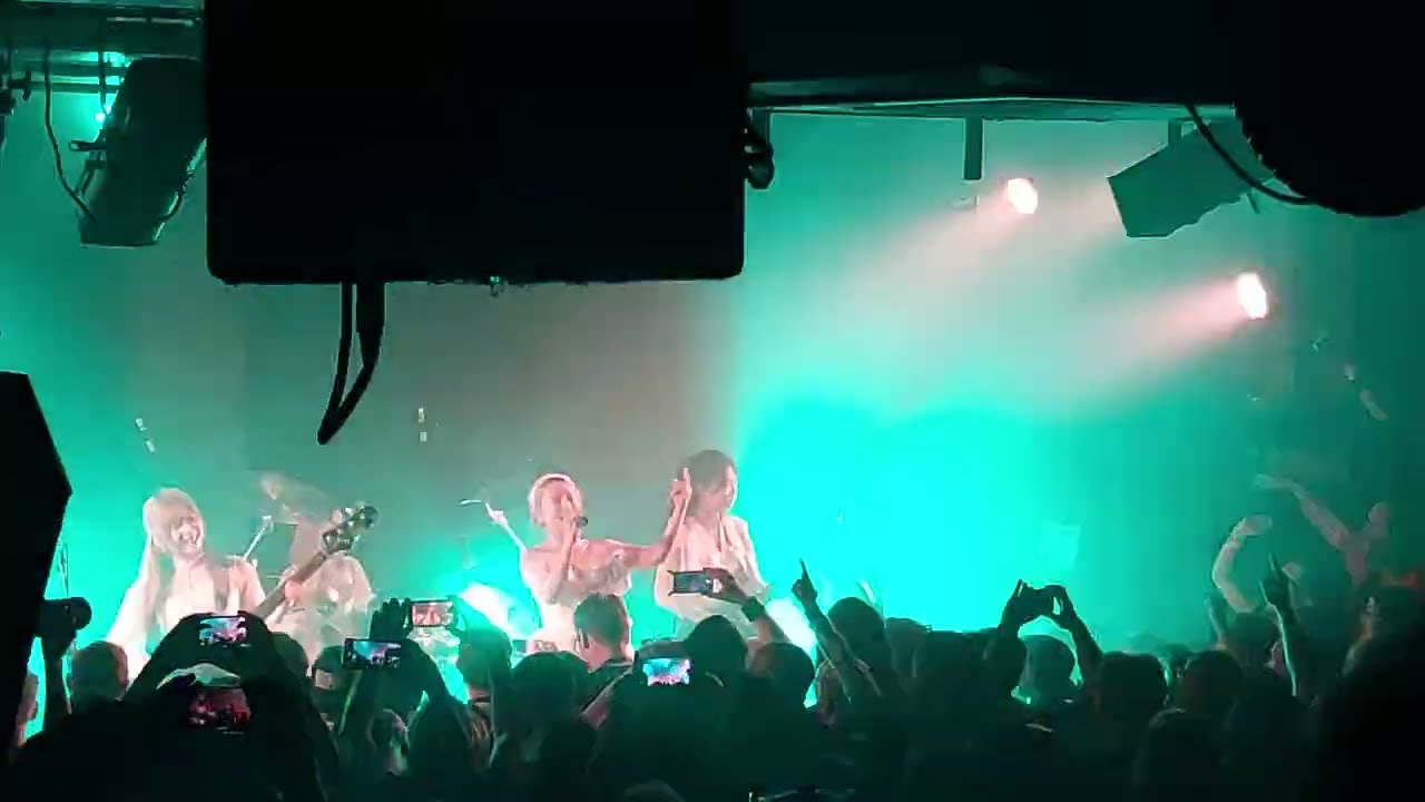 LOVEBITES - Holy War (Live in Paris / La Maroquinerie - 25/06/2024)
