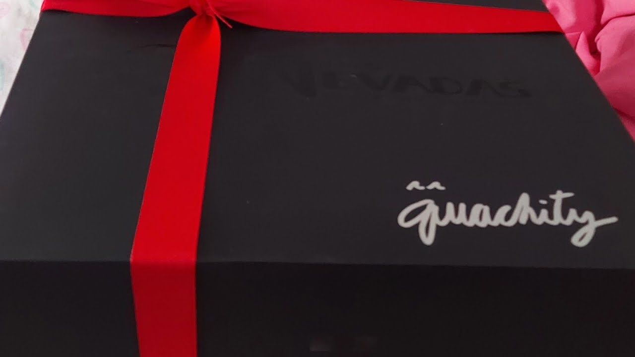 I spent so much money on my signed by  Quackity Merch Box and here I am opening it! ♡ 